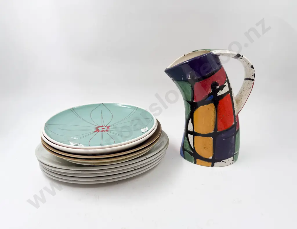 Quantity of Assorted Crown Lynn Plates A/F & Three Others Image 1++