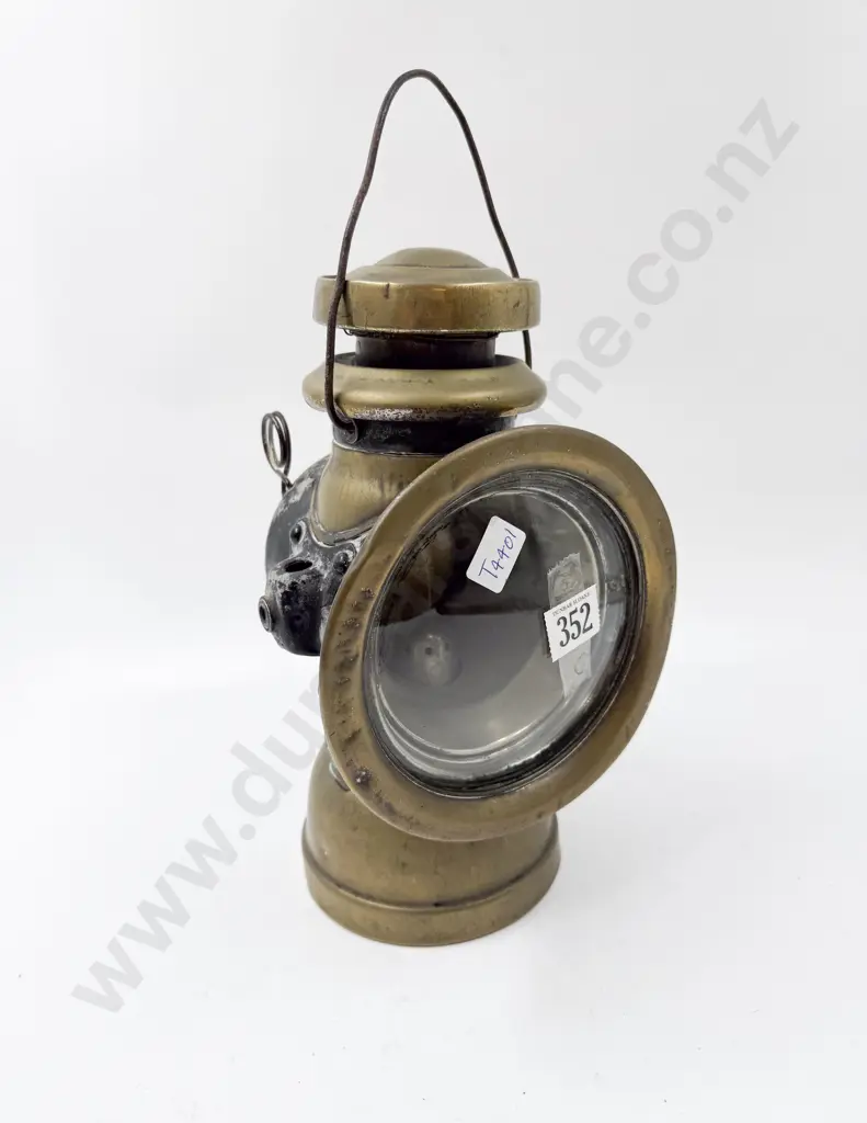Brass Hand Lamp Image 1++