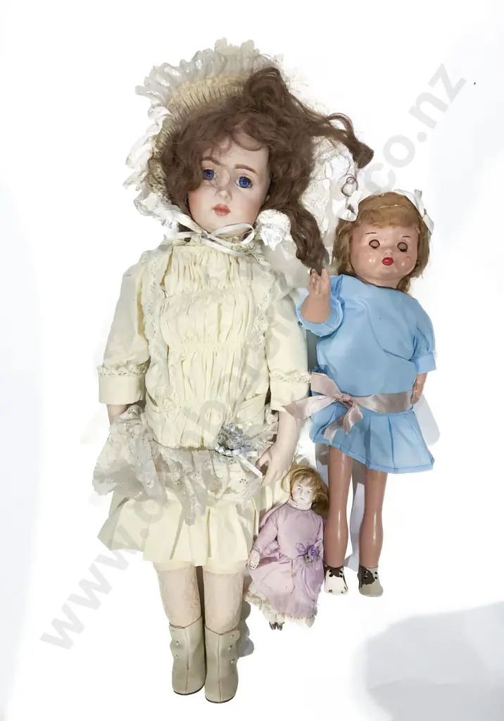Selection Vintage & Modern Dolls Image 1++