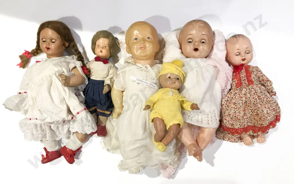 Selection Vintage & Modern Dolls Image 1++