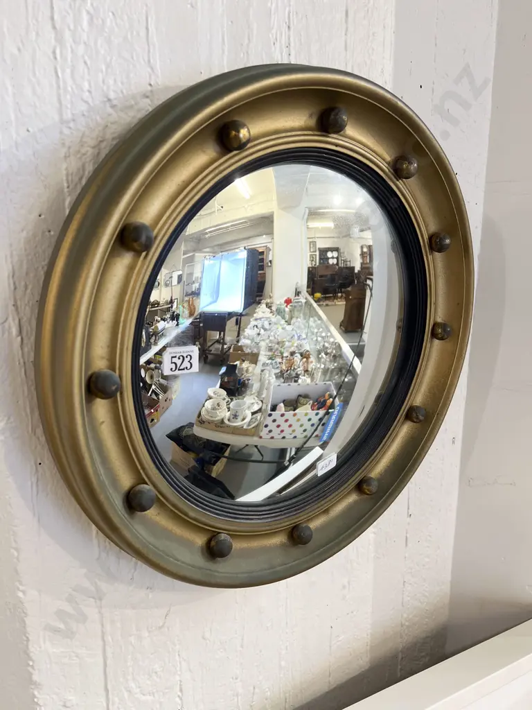Circular Convex Mirror Image 1++