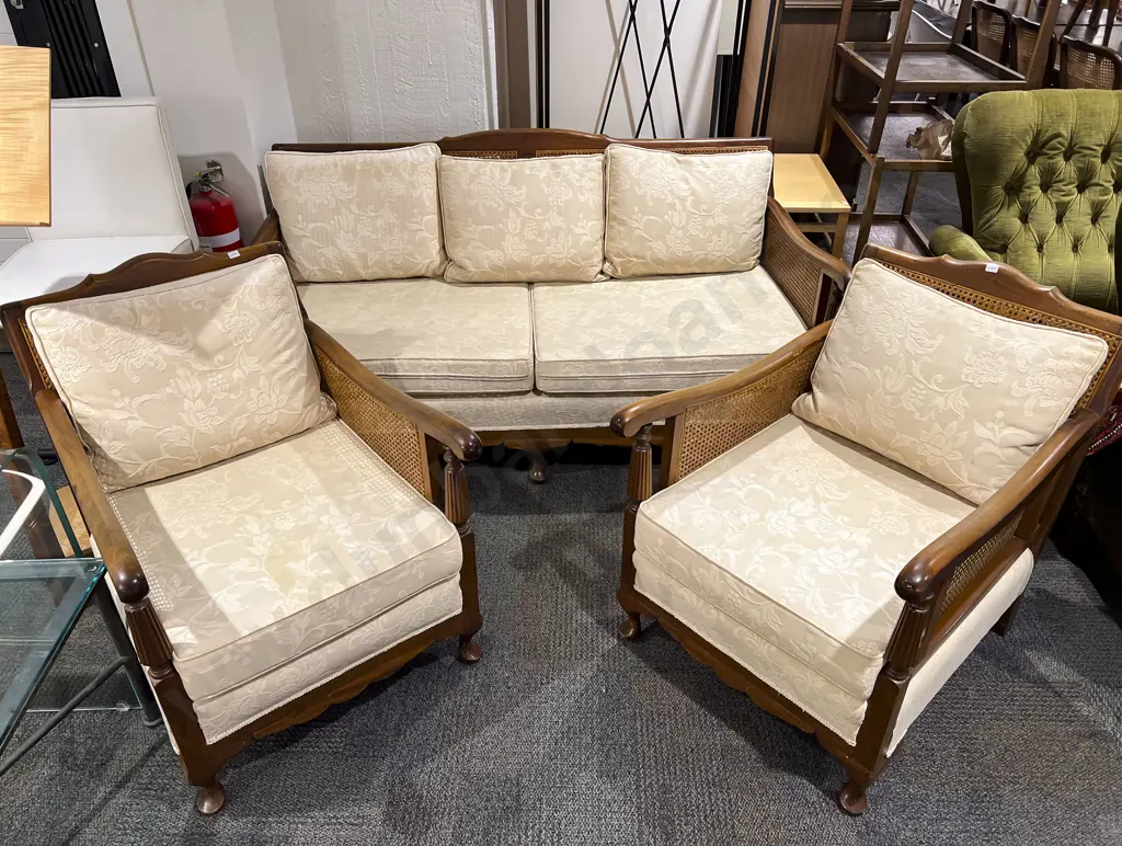 A Three Piece Wycombe Back Conservatory Suite Image 1++