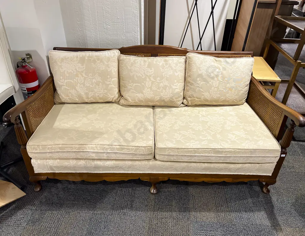A Three Piece Wycombe Back Conservatory Suite Image 1++