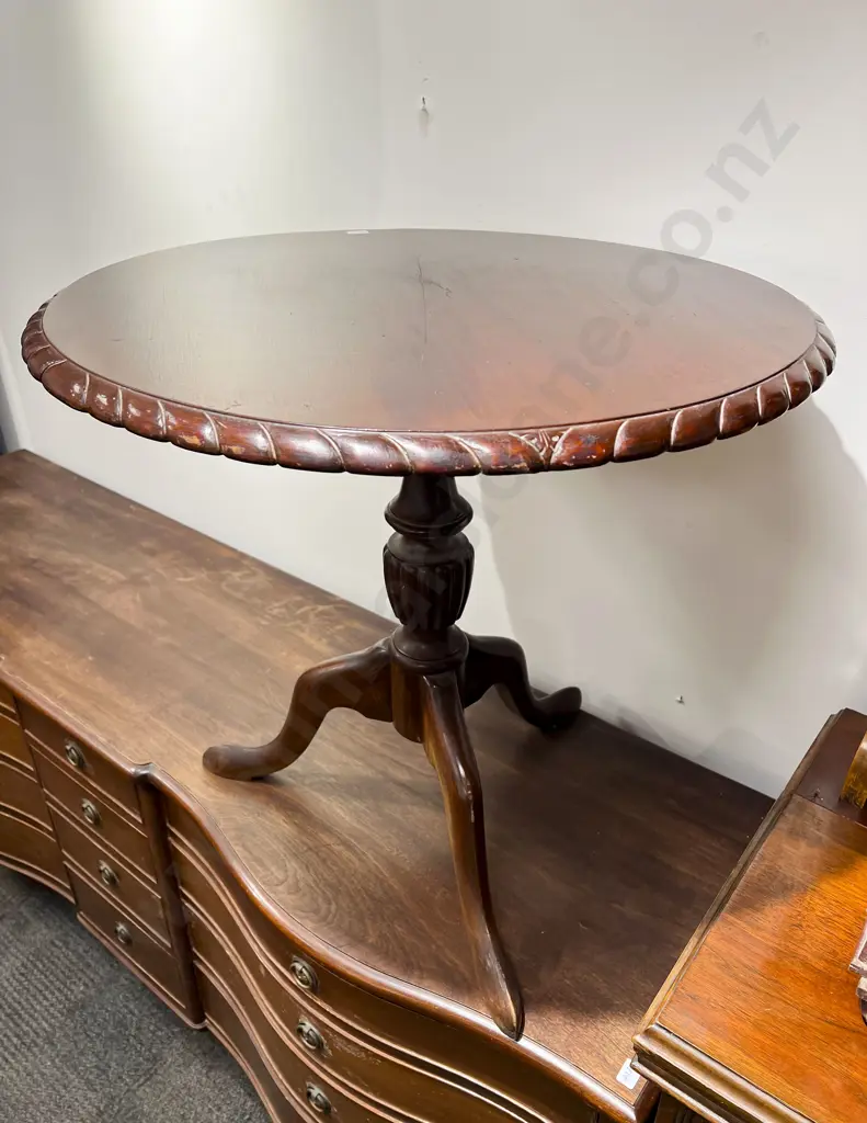 Tripod Based Wine Table Image 1++