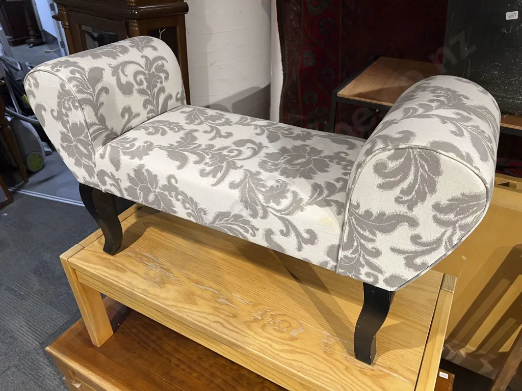 Small Bedroom Seat Image 1++