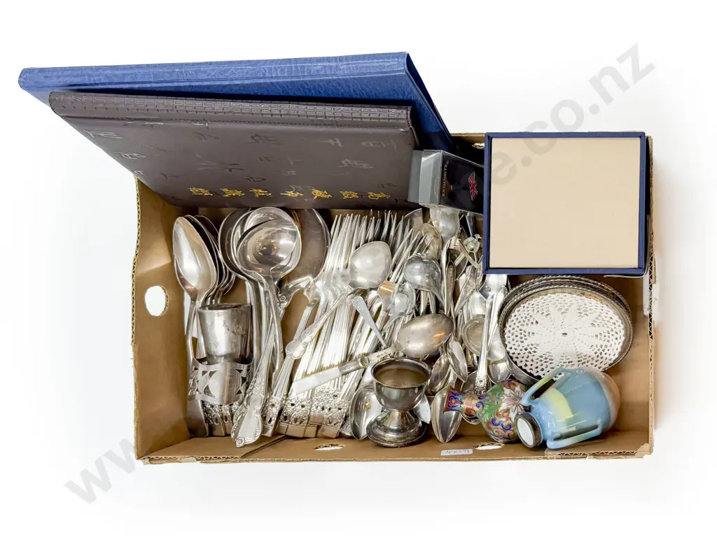 Quantity Assorted Cutlery & Others Image 1++