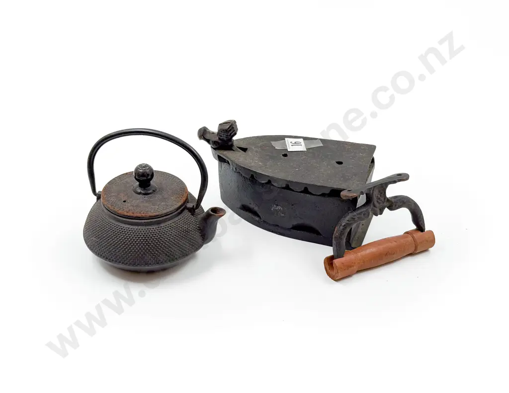 Cast Iron Teapot together with Flat Iron Image 1++