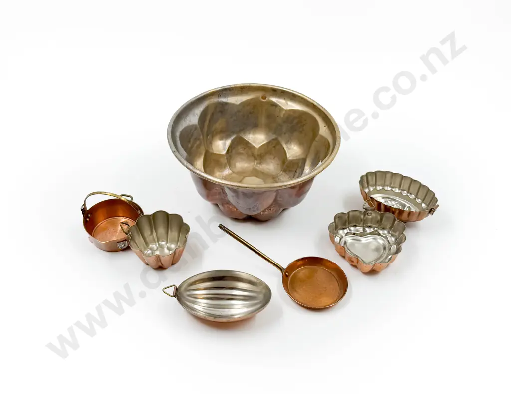 Quantity of Small Copper Food Molds etc Image 1++