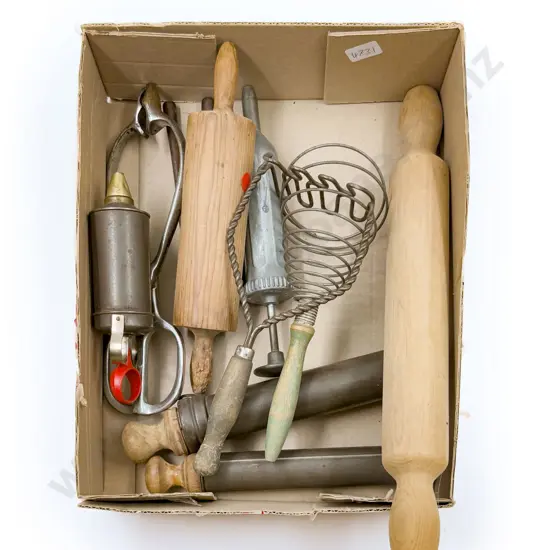 Small Quantity of Assorted Vintage Kitchenalia