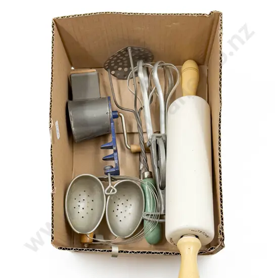 Small Quantity of Assorted Vintage Kitchenalia