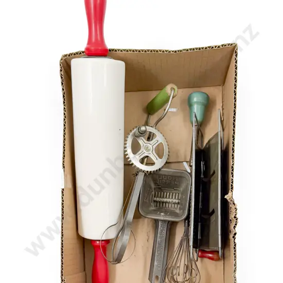 Small Quantity of Assorted Vintage Kitchenalia