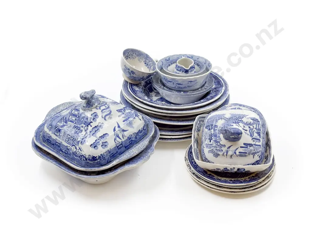 Quantity of Assorted B & W China Image 1++