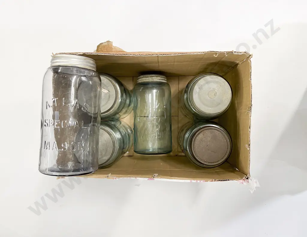 Small Quantity of Assorted Vintage Glass Jars Image 1++