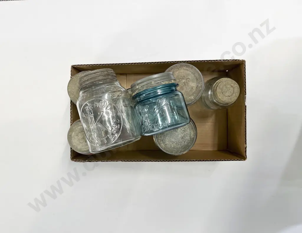 Small Quantity of Assorted Vintage Glass Jars Image 1++