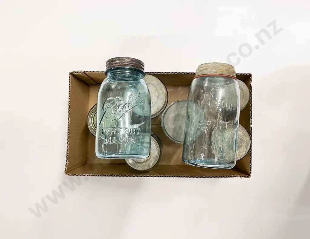 Small Quantity of Assorted Vintage Glass Jars Image 1++