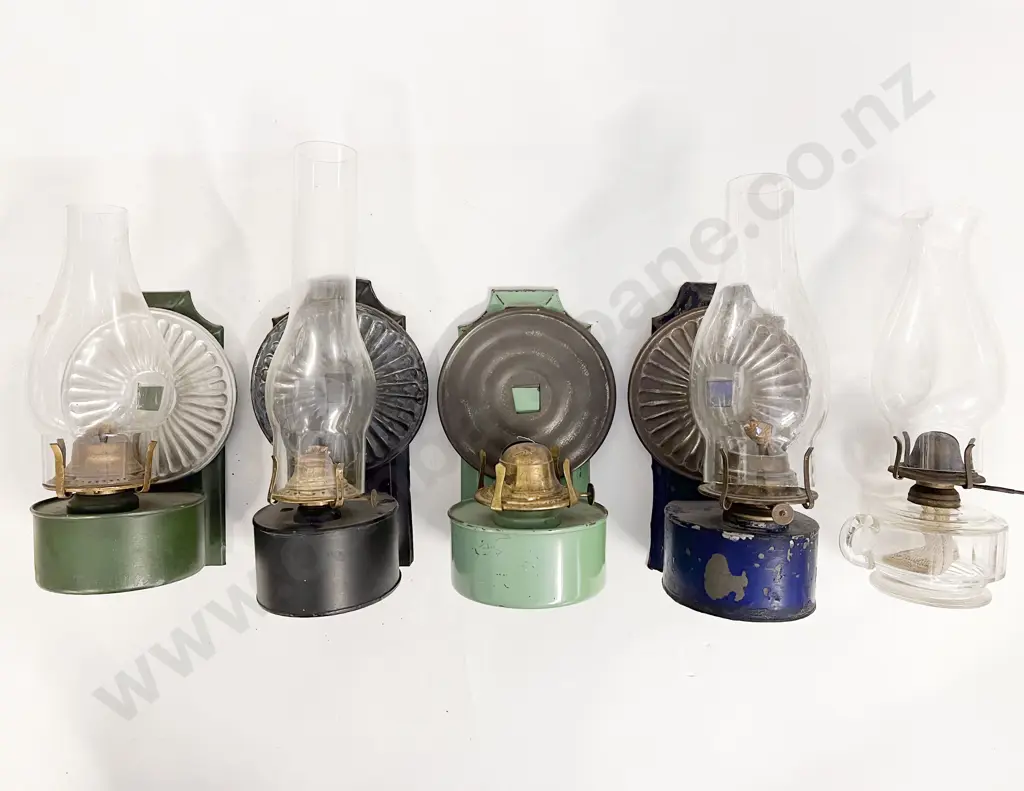 Quantity of Assorted Vintage Lamps etc Image 1++