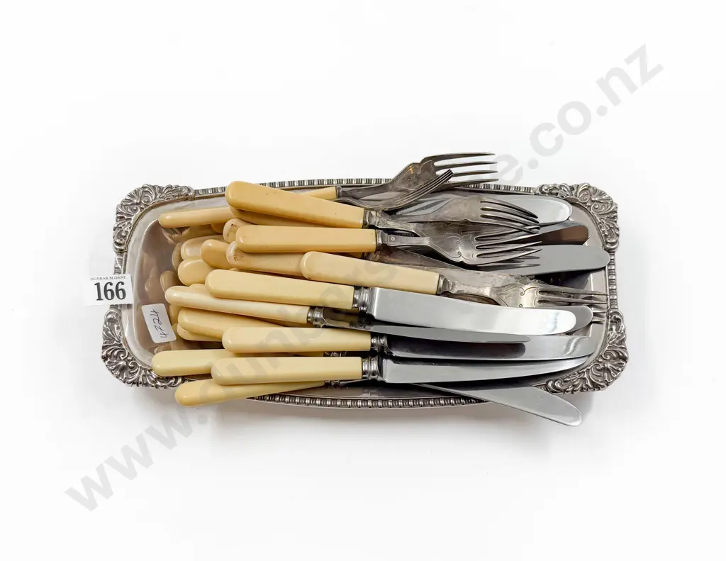 Casing Handled Knives and Cutlery Image 1++