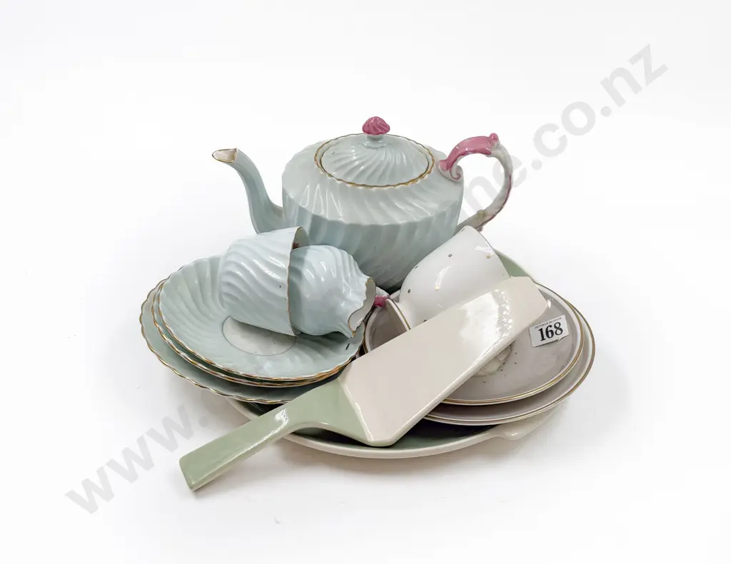 Pavlova Plate & Slide with Cups & Saucers Image 1++