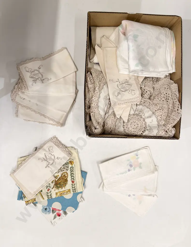 Quantity of Various Napkins etc Image 1++