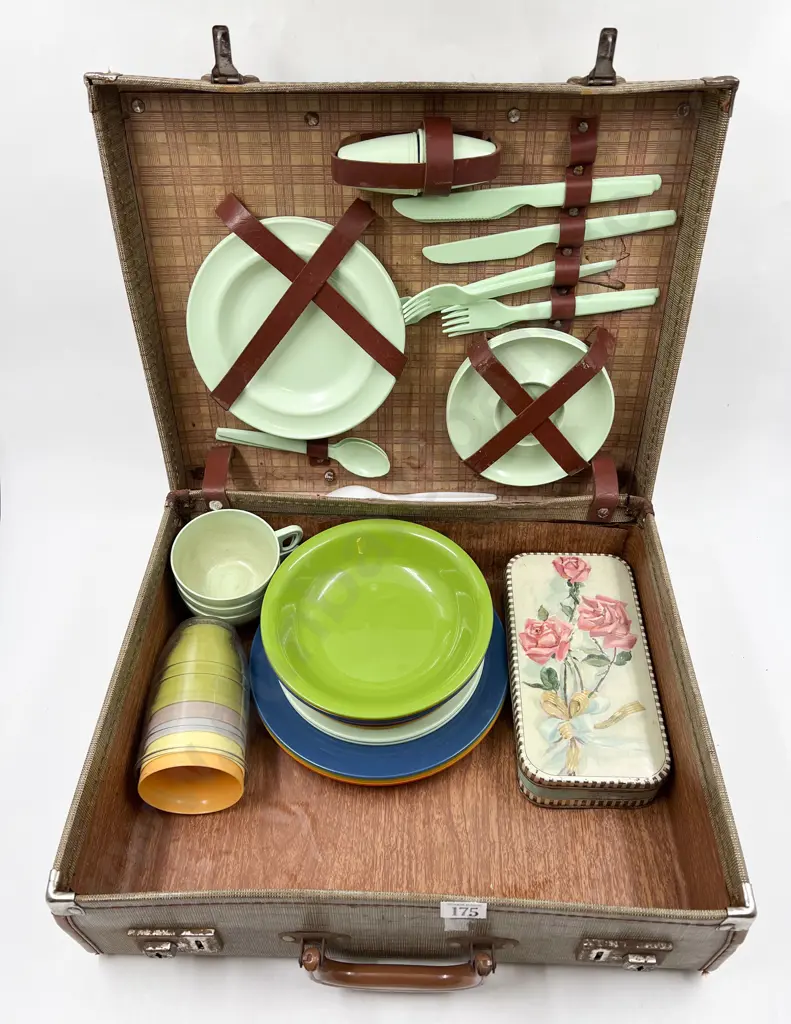 Part Original Fitted 1930's Picnic Case Image 1++