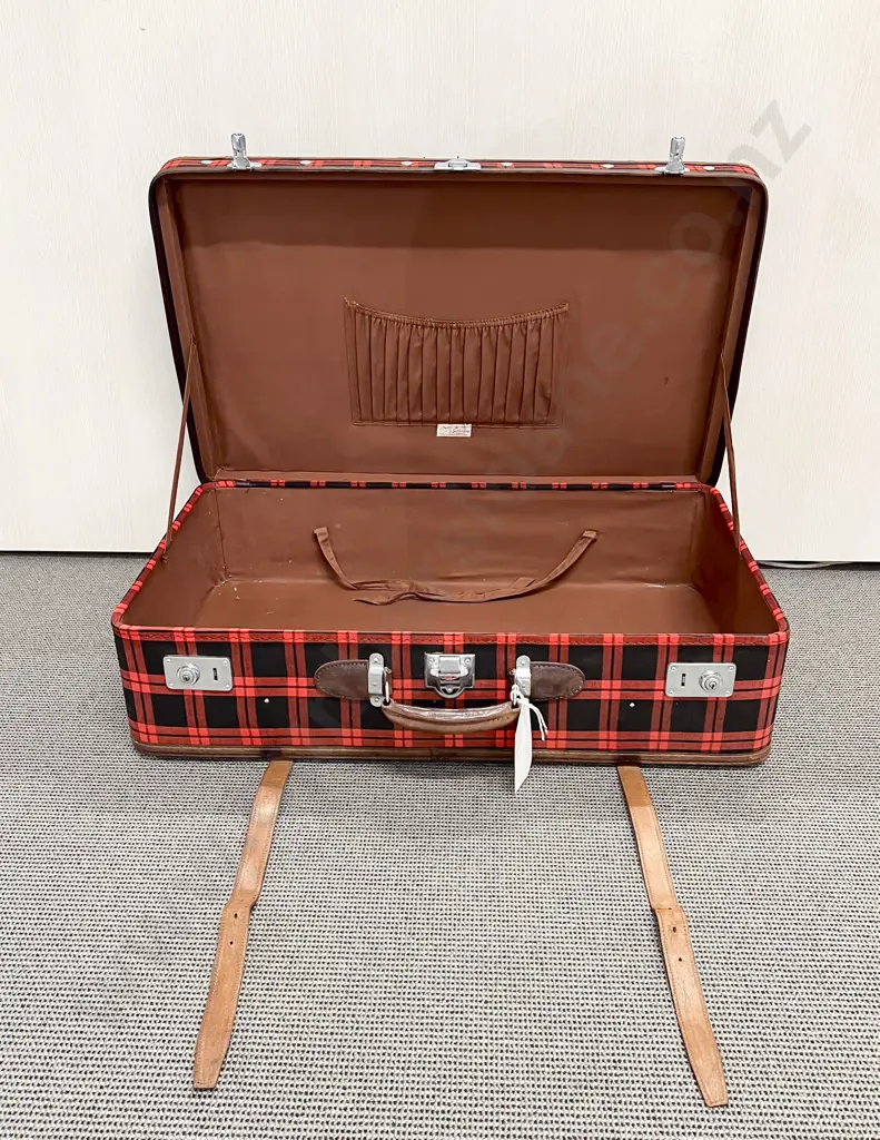 Cane Laundry Basket & Suitcase Image 1++