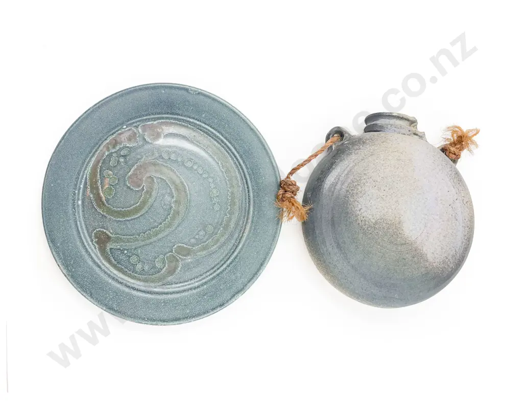 NZ Pottery Charger & Wall Hanging Vase Image 1++