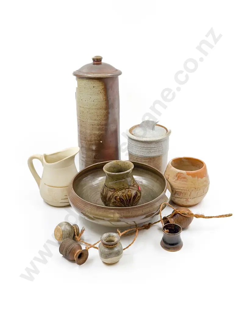 Quantity of Assorted NZ Pottery Image 1++