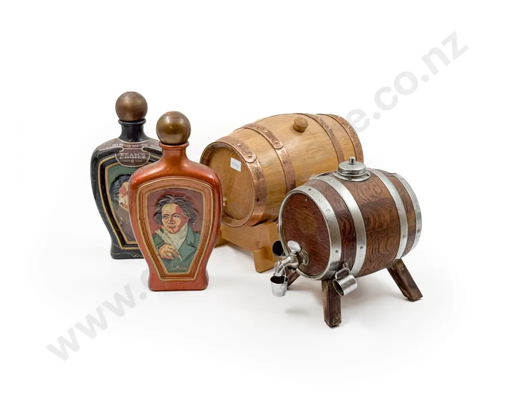 Small Liquor Keg with Cups etc Image 1++