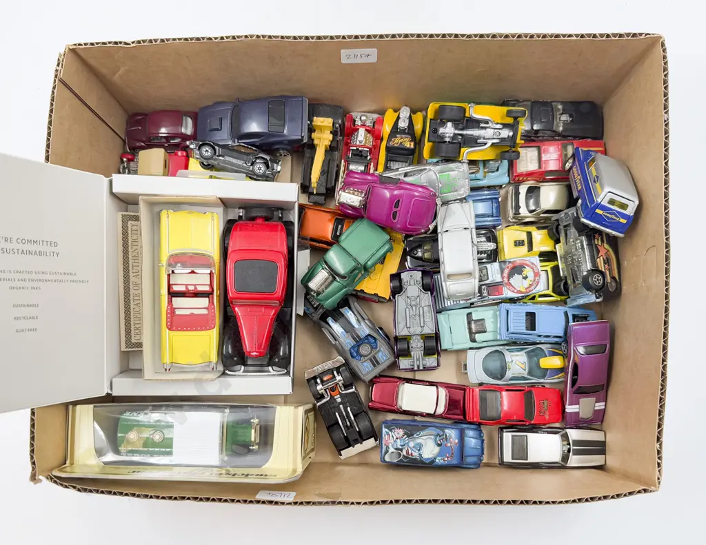 Quantity of Assorted Loose Model Vehicles Image 1++