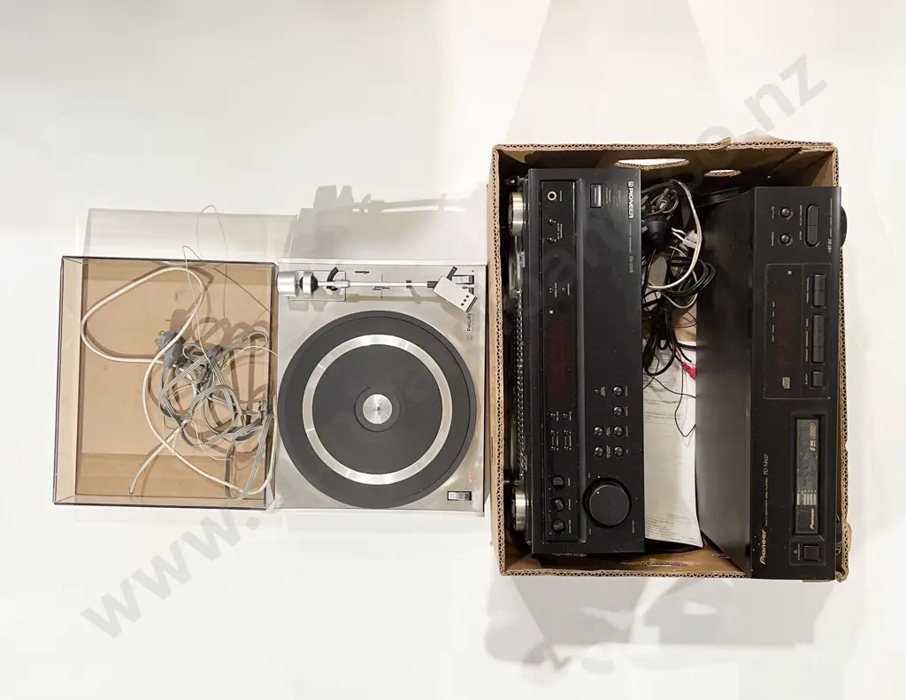 Pioneer Sound System incl Record Player & Speakers Image 1++