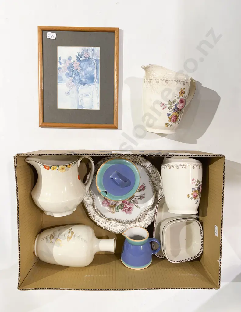 Hutschenreuther Vase together with Assorted China Image 1++