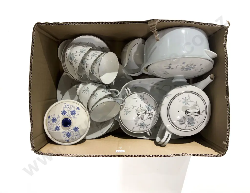 Noritake Part Dinner Set Image 1++