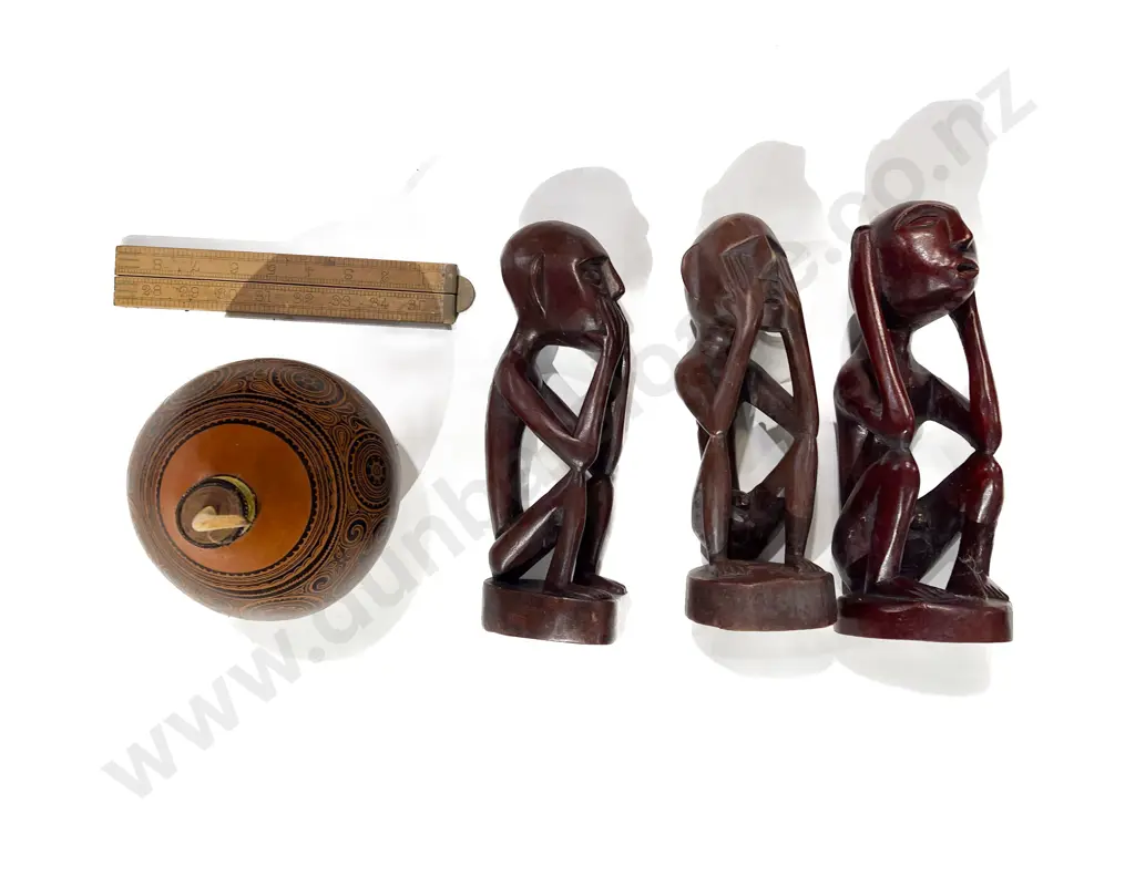 Set of Three Tourist Ware Figures with Gourd etc Image 1++