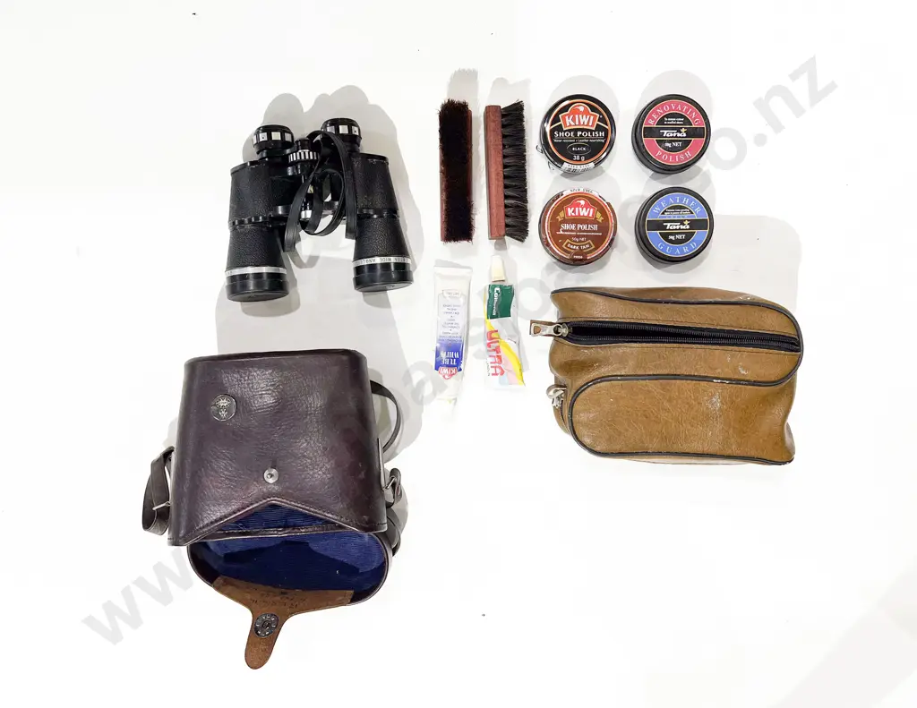 Quantity of Assorted incl Small Easels etc Image 1++