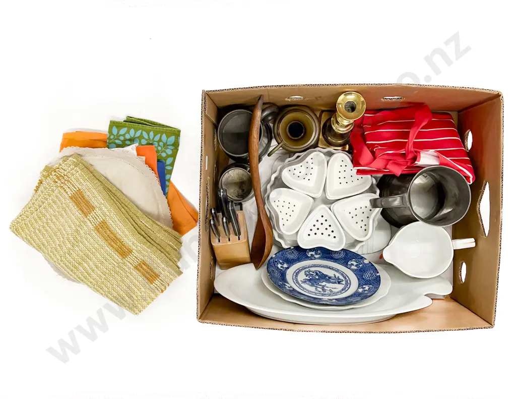 Quantity of Assorted incl Knife Block Table Linen etc Image 1++