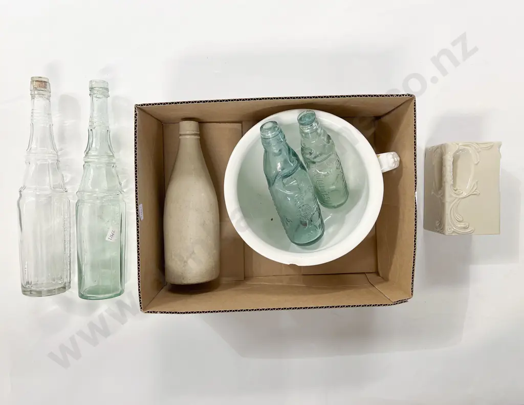 Small Quantity of Assorted Vintage Stoneware & Glass Image 1++