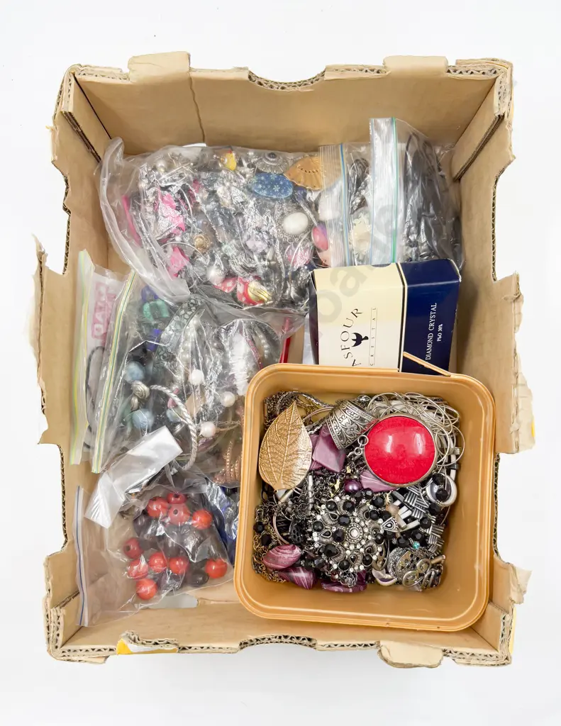 Box of Assorted Costume Jewellery Image 1++