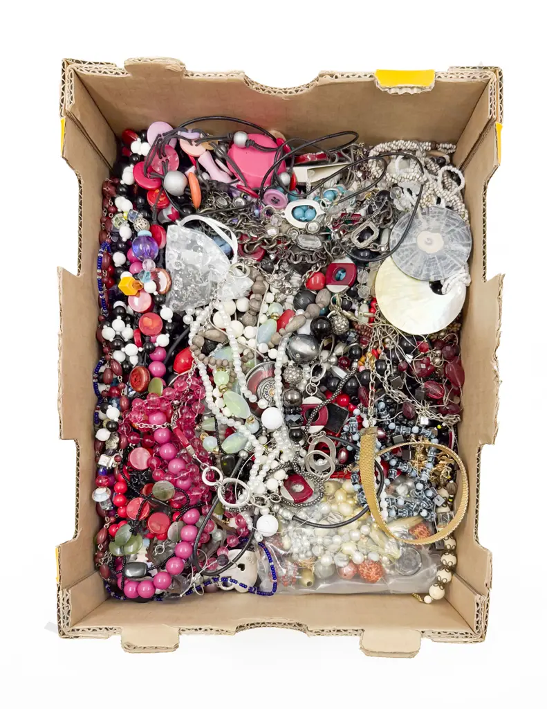Box of Assorted Costume Jewellery Image 1++