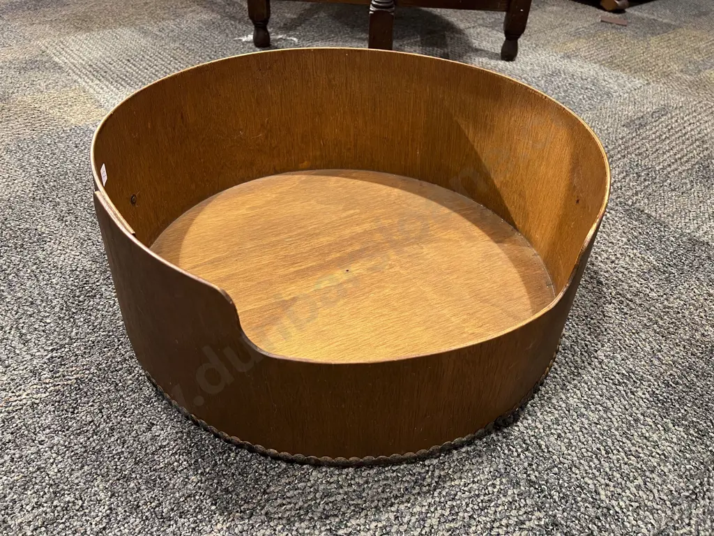 Plywood Dog's Bed Image 1++