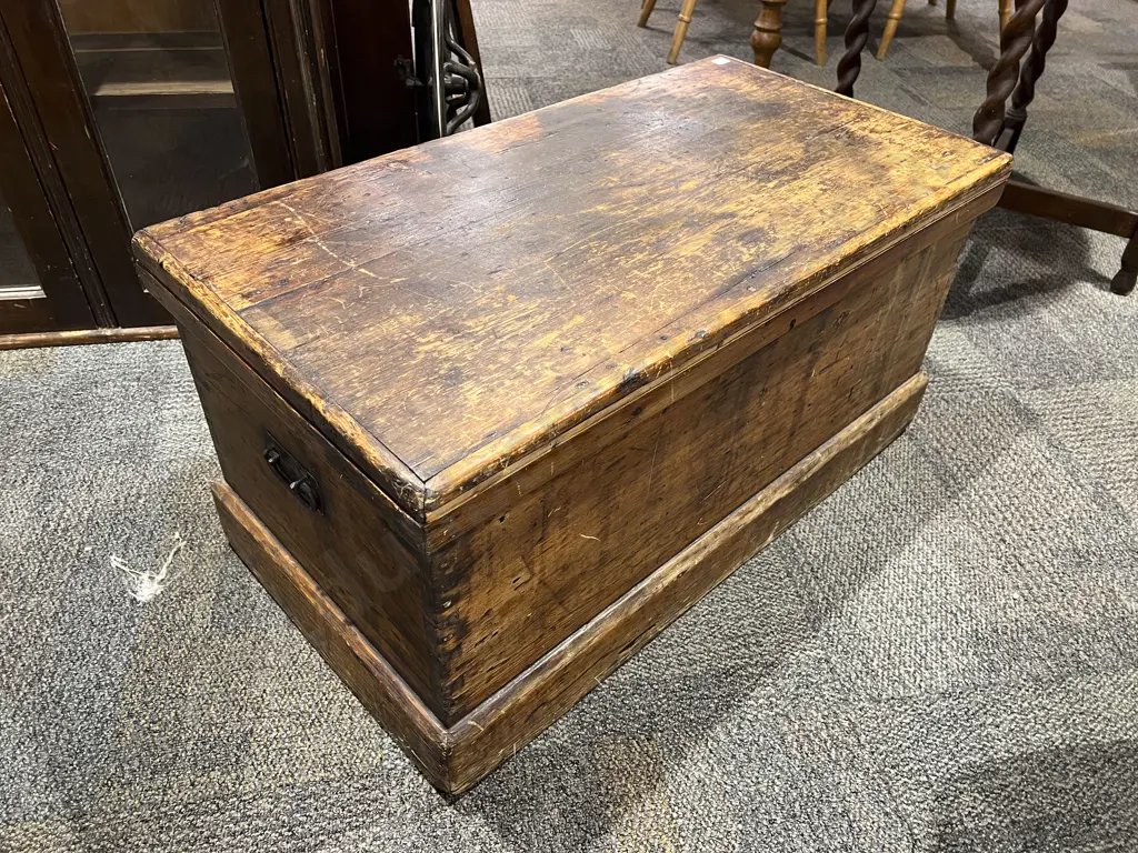 Late Vict. Pine Toolbox Image 1++