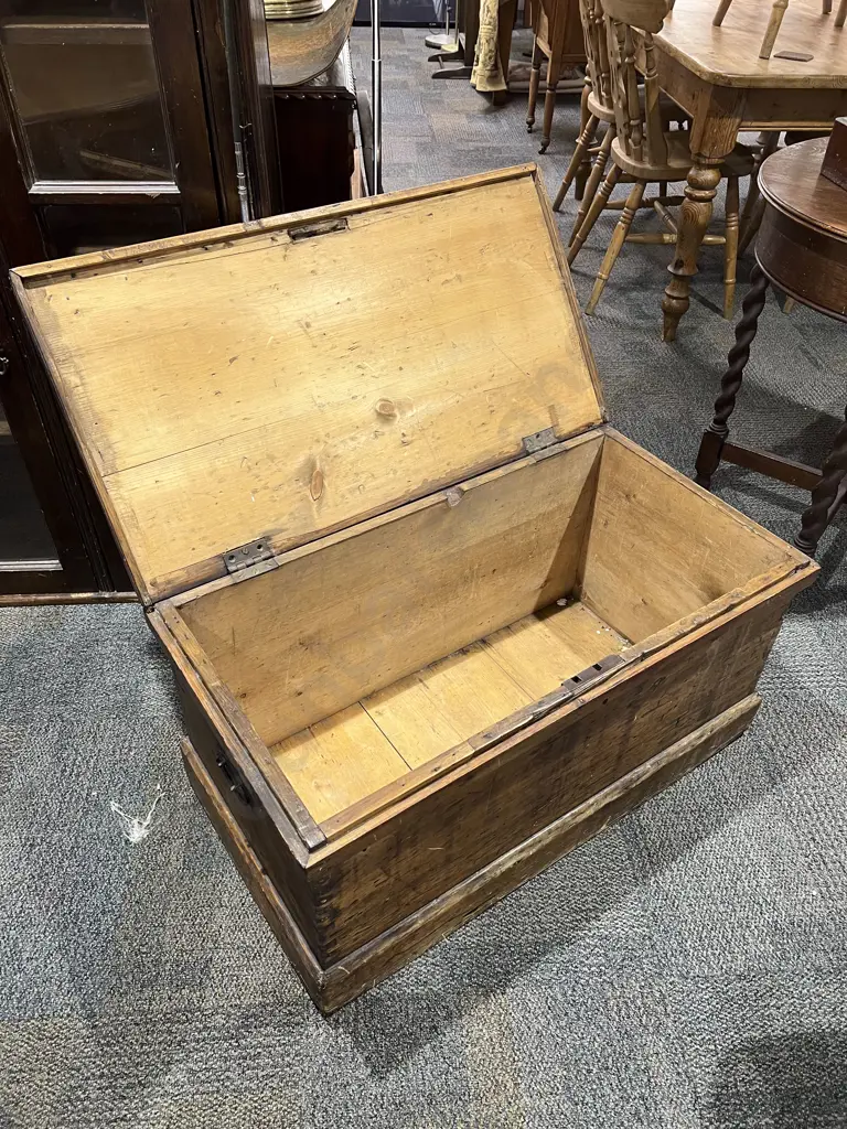 Late Vict. Pine Toolbox Image 1++