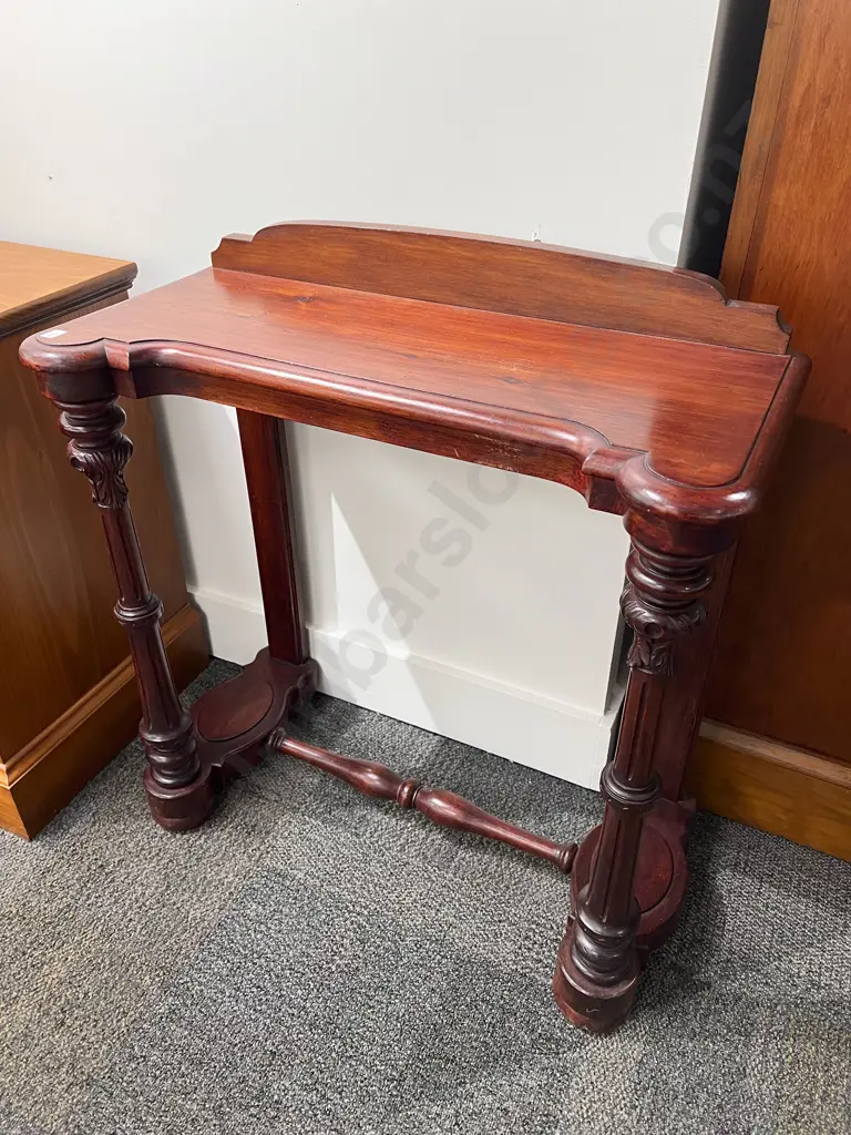 Small Vict Console Table Image 1++