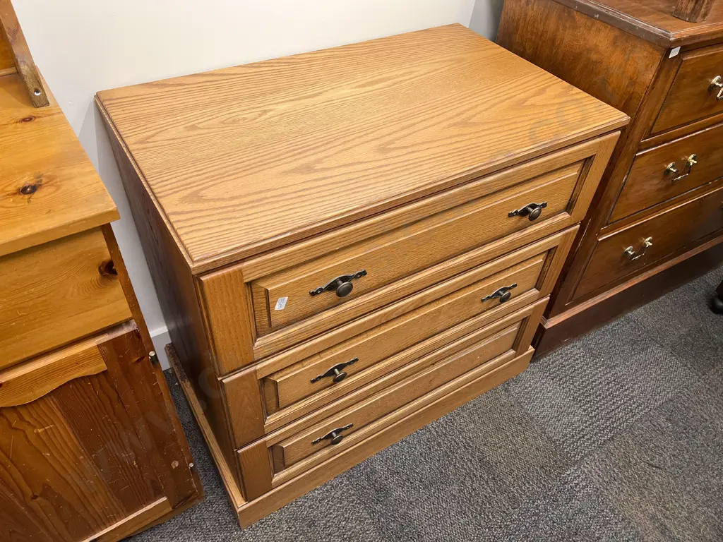 Modern Blonde Oak Three Drawer Chest Image 1++