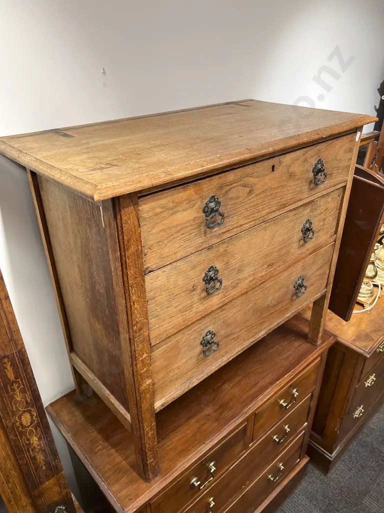 Oak Three Drawer Chest Image 1++