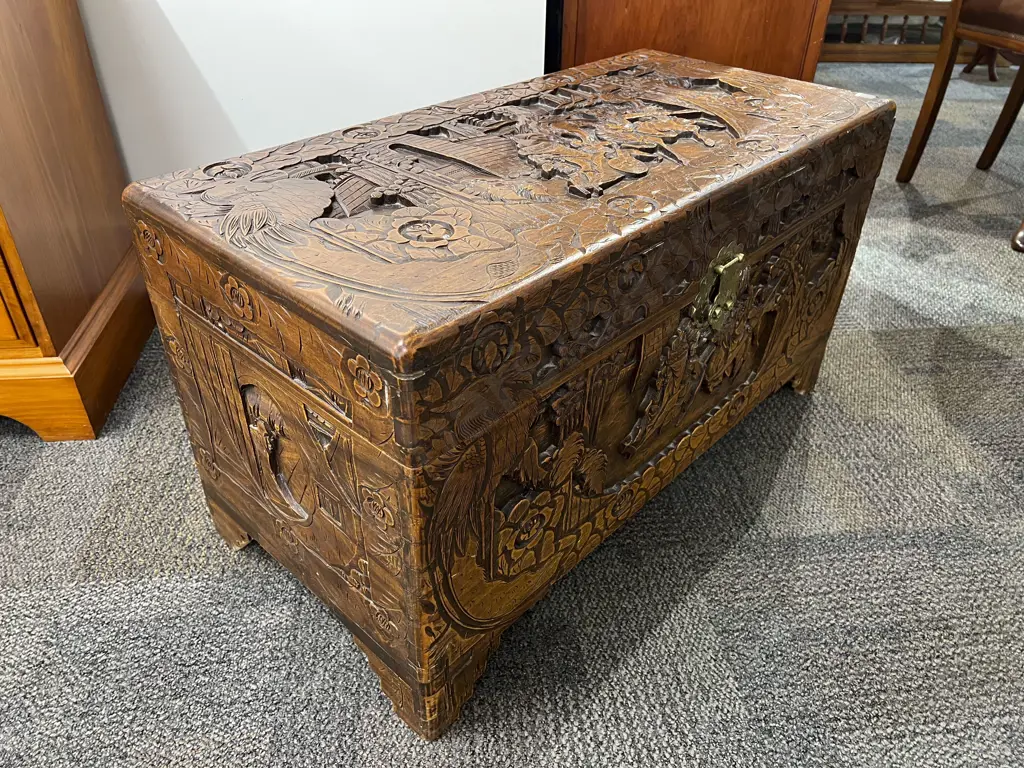 Camphor Wood Chest Image 1++