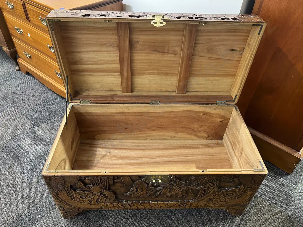 Camphor Wood Chest Image 1++