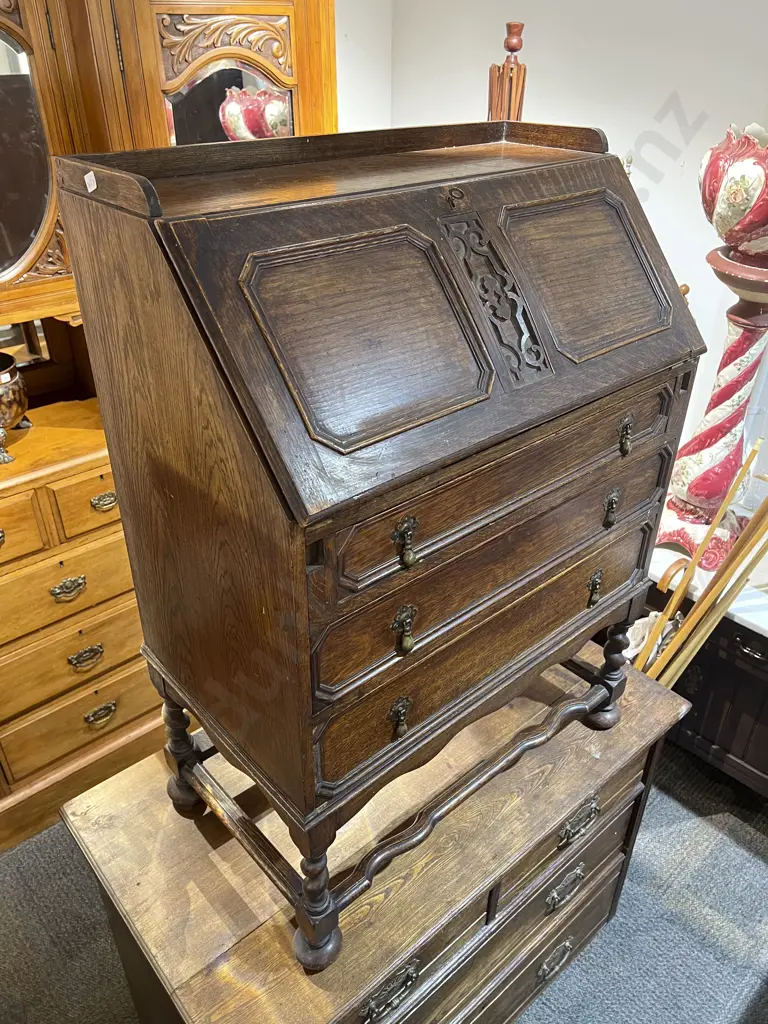 Chas II Style Oak Bureau Image 1++