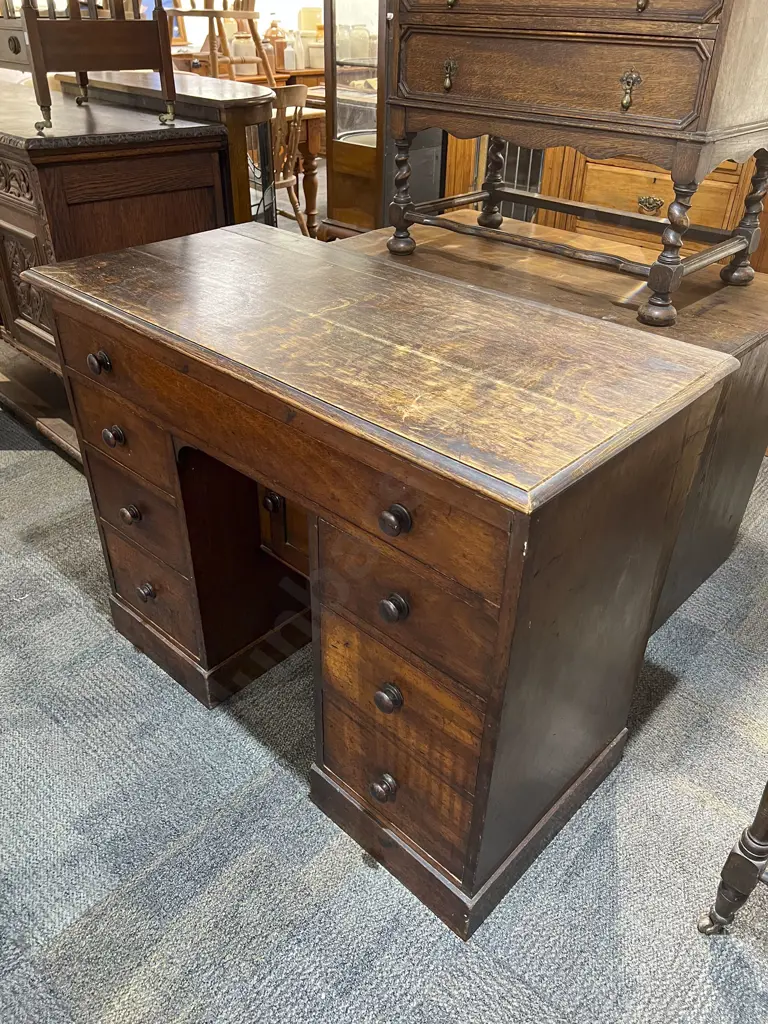 Vict Oak & Mahogany Desk Image 1++