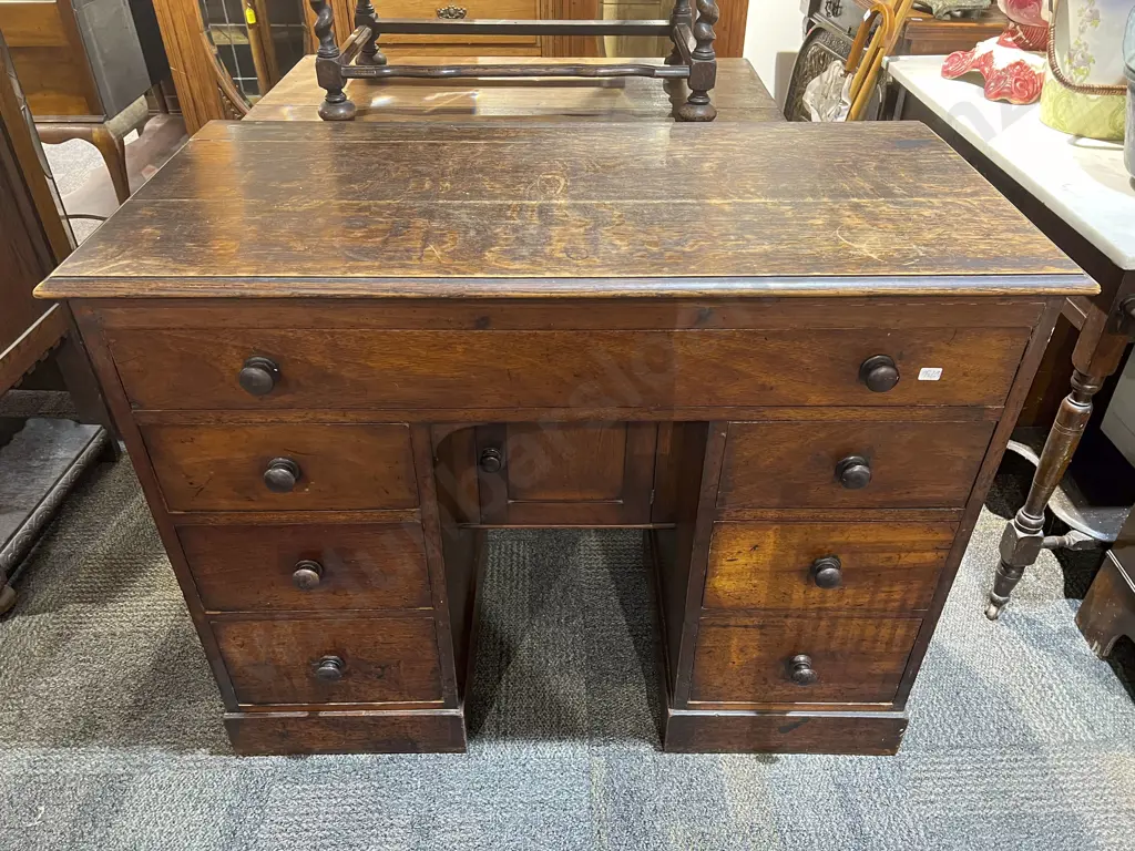 Vict Oak & Mahogany Desk Image 1++