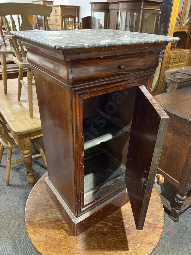 C19th Mahogany Marble Top Pot Cupboard Image 1++
